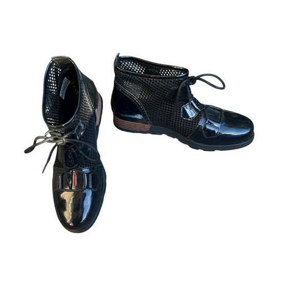 Sorel Shoes - Sorel Women’s Black Major Mesh Patent Leather Booties Size 9 NWOT